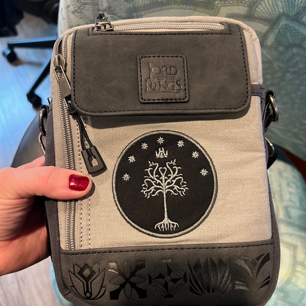 Lord of the Rings Tree of Gondor Crossbody Bag. Lo